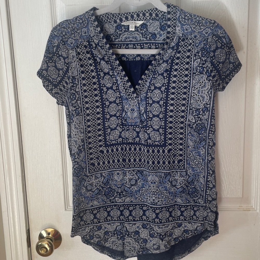 Lucky Brand boho chic print tee in blue multi color  pattern Unique gorgeous top